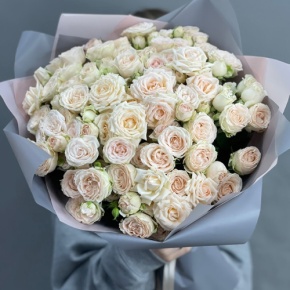 Букет "Кремовый микс" из 25 кустовых роз (50 см) в Волоколамске