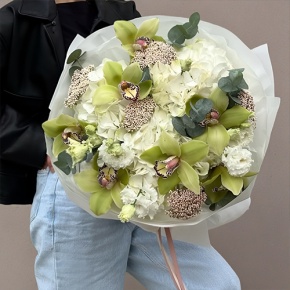 Букет "Эдем" из гортензии, орхидей, эустом, эвкалипта и озатамнуса в Волоколамске