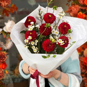 Букет "Марс" из георгин и хамелациума в Волоколамске