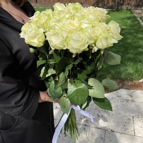 Букет из 21 белой розы (70 см) в Волоколамске