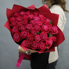 Букет из 35 малиновых роз Шангрила (50 см) в Волоколамске