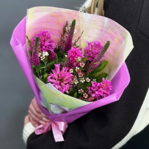 Букет "Вспышка" из гиацинтов, хамелациума и вероники в Волоколамске