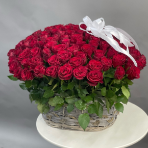 Композиция в корзине из 101 красной розы в Волоколамске