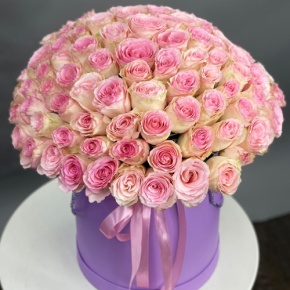 Композиция в шляпной коробке из 151 розы кения в Волоколамске