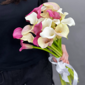 Букет из 21 каллы микс в Волоколамске