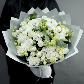 Букет "Маскарпоне" из роз, диантусов, эустом и гиперикума в Волоколамске