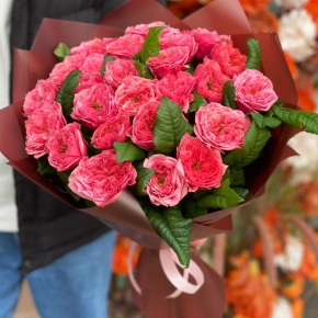 Букет из 25 махровых пионовидных роз Риджентс парк  (60 см) в Волоколамске