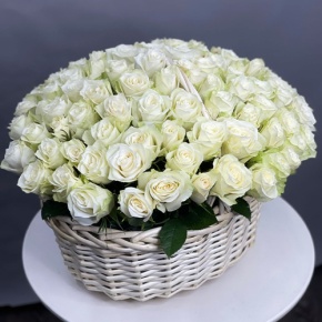 101 белая роза в корзине (40 см) в Волоколамске