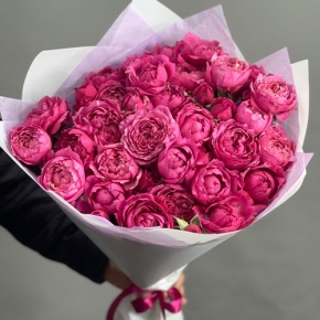 Букет из 11 кустовых пионовидных роз Джульетта в Волоколамске