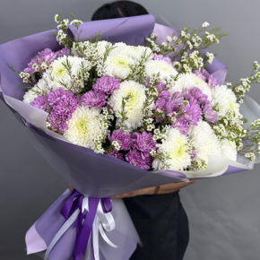 Букет "Лола" из хризантем Магнум, хамелациума и кустовых хризантем в Волоколамске