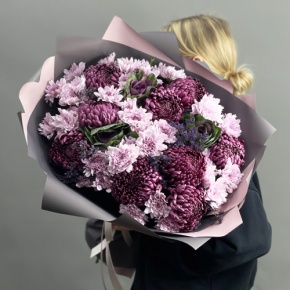 Букет "Виолетта" из хризантем Бигоуди, лимониума, брассики и кустовых хризантем в Волоколамске