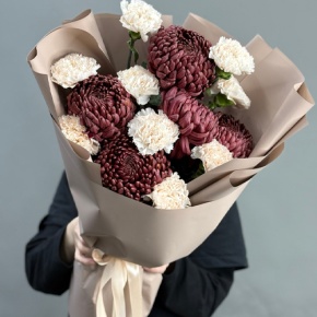 Букет из хризантем Бигоуди и диантусов в Волоколамске