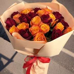 Букет "Благородный" из 27 Кенийских роз микс (40 см) в Волоколамске