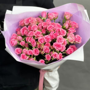 Букет "Рассвет принцессы" из 15 кустовых роз (50 см) в Волоколамске
