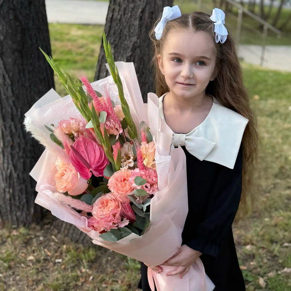 Букет на 1 сентября с гладиолусами, розами и антуриумом в Волоколамске
