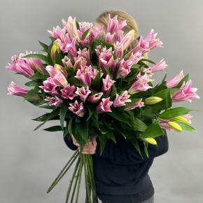 Букет из 17 розовых лилий в Волоколамске