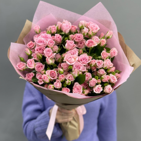 Букет  из 19 кустовых роз (60 см) в Волоколамске