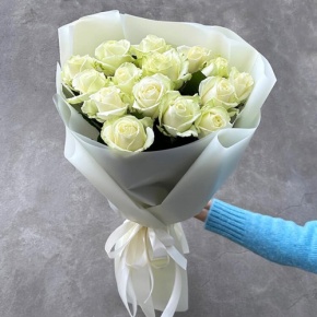 Букет "Умка" из 15 белых роз (50 см) в Волоколамске