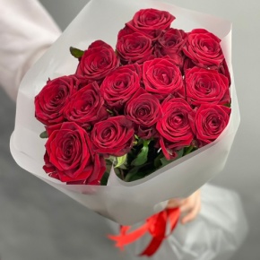 Букетик из 15 красных роз (60 см) в Волоколамске