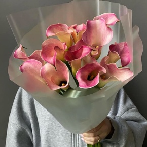 Букет из 13 нежных калл в Волоколамске