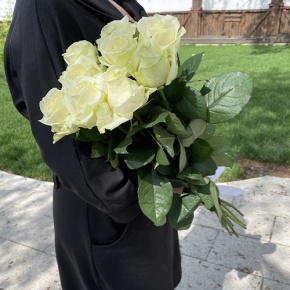 Букет из 9 белых роз (70 см) в Волоколамске