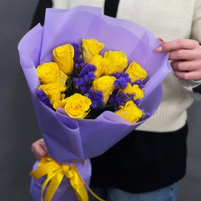 Букет "Лейкерс" из лимонных роз и статицы в Волоколамске