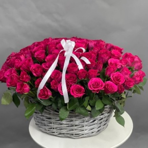 Композиция в корзине из 101 малиновой розы (40 см) в Волоколамске