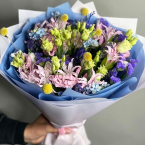 Букет "Загадка вечности" из гиацинтов, нерине, тюльпанов и оксипеталума в Волоколамске
