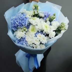 Букет "Океан любви" из Голландских гортензий, диантусов, хризантем Магнум и эустом в Волоколамске