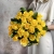Букет из 25 лимонных роз с рускусом (40 см) в Волоколамске