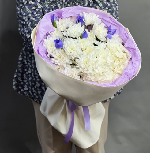 Букет "Грация" из ирисов, гортензии и кустовых хризантем в Волоколамске