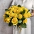 Букет из 25 лимонных роз с рускусом (40 см) в Волоколамске
