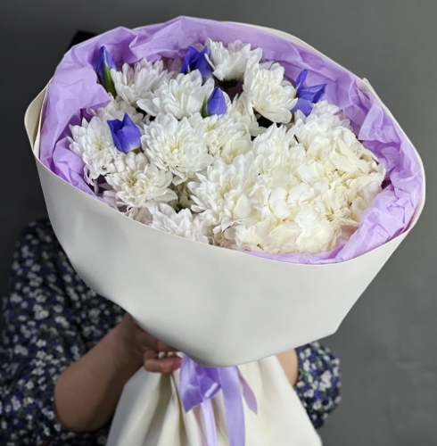 Букет "Грация" из ирисов, гортензии и кустовых хризантем в Волоколамске