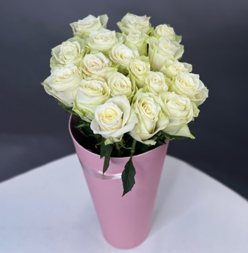 19 белых роз Кения в конусе в Волоколамске